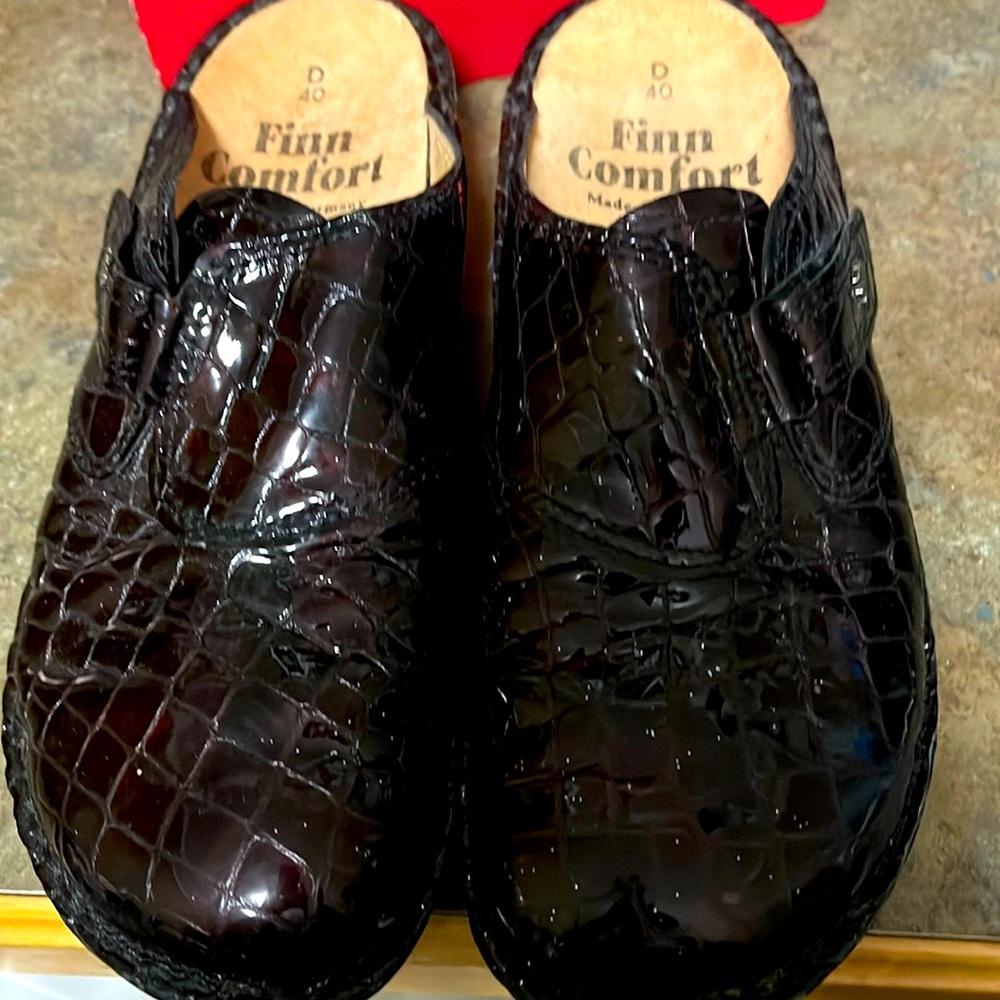 Finn comfort slipon shoes. Size 9.5/ 40